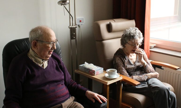Aide personnes agées - auxiliaire de vie sur-mesure à domicile